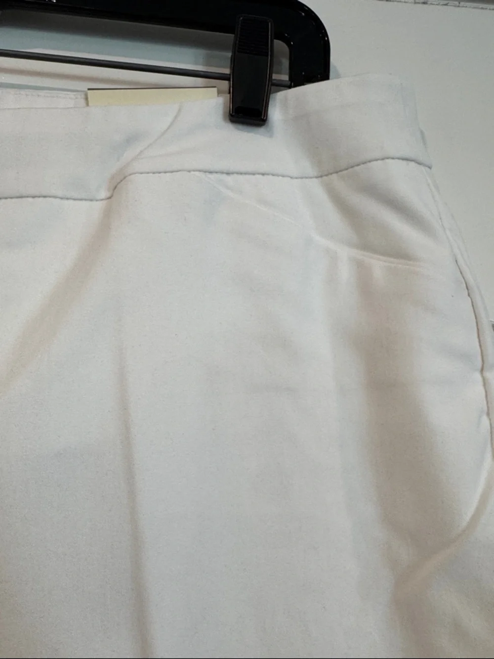 NWT Chico's White Slim Stretch Pull On Bermuda Shorts Size 1.5 (10)